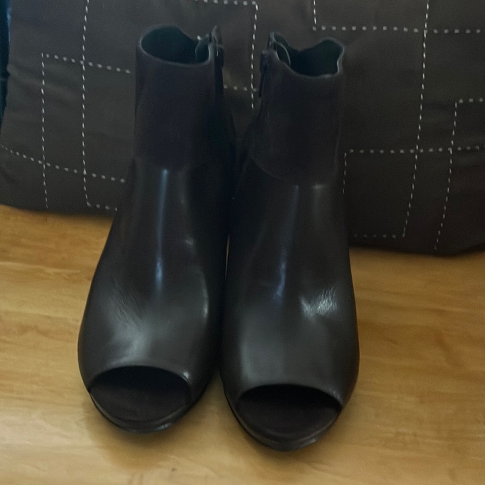 Leather Nine West peep toe booties
